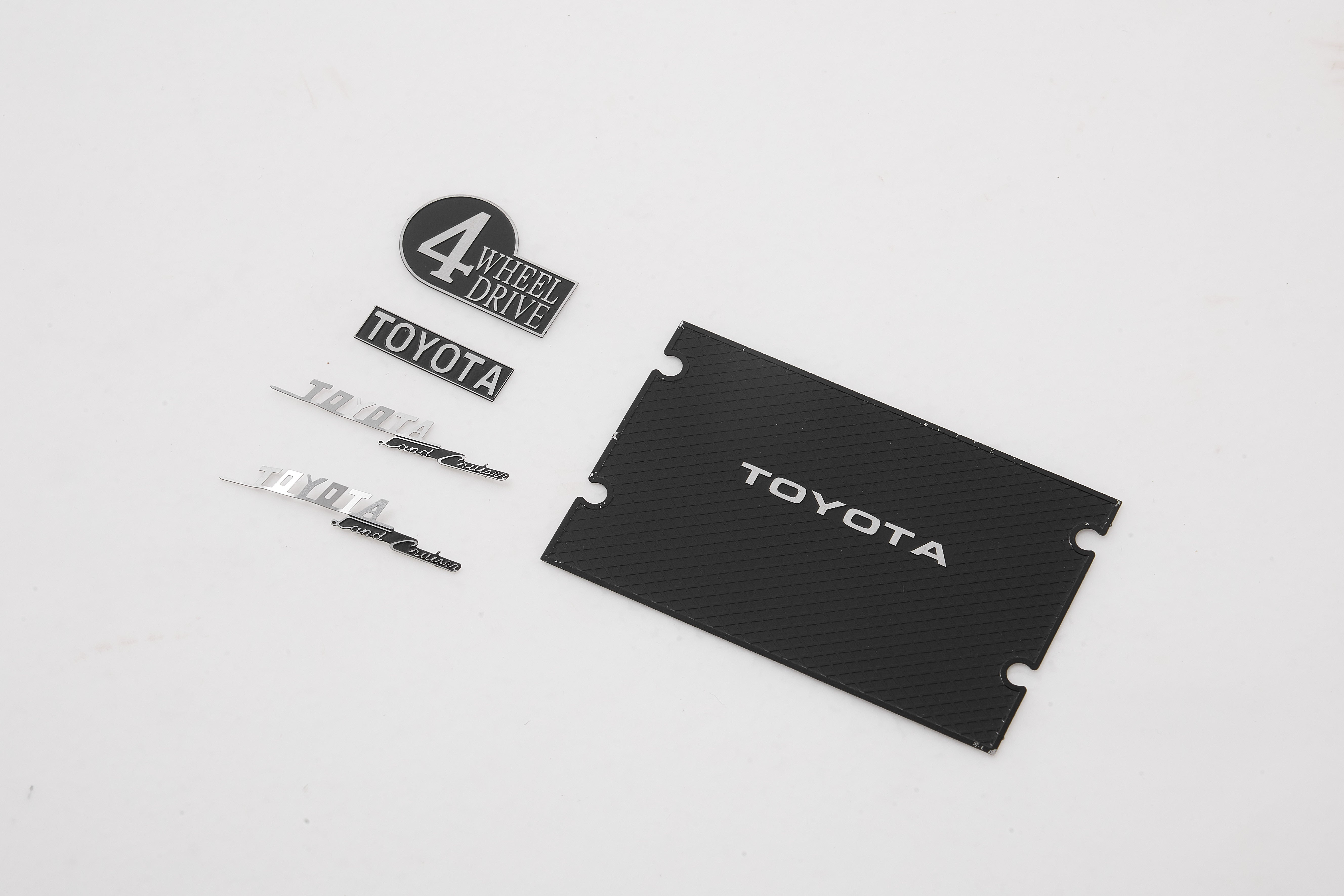 1:10 Toyota FJ40 NAME PLATE AND LOGO SET